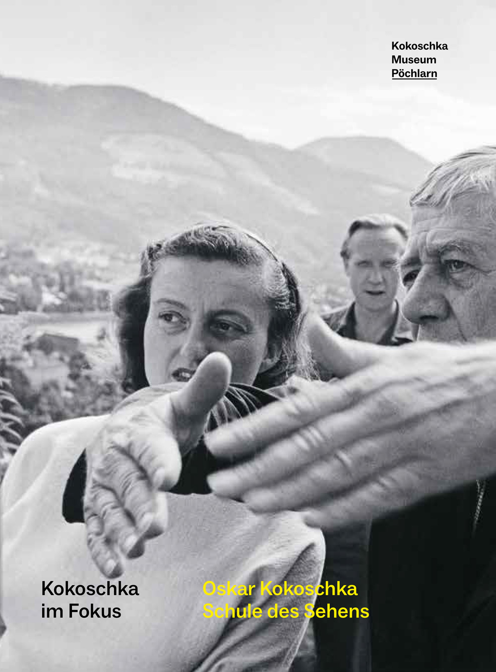 Fuf dem Cover sieht man wie Oskar Kokoschka einer Schülerin etws erklärt und dabei mit den Händen ein Dreieck formt.